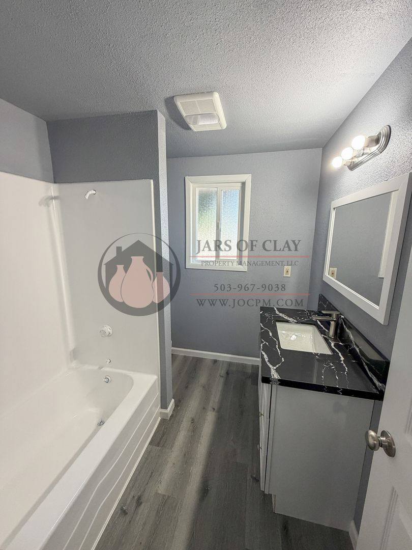 Apartment for rent at 1524 Park Ave NE, Salem, OR 97301