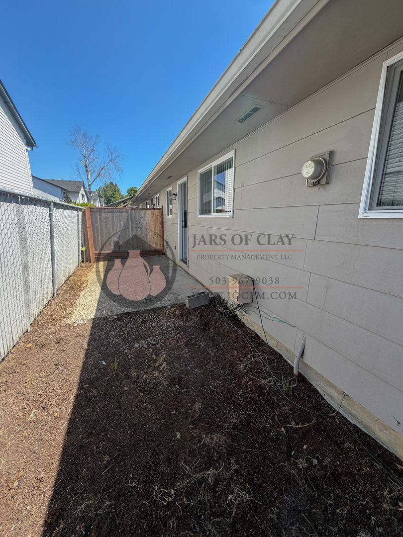 Apartment for rent at 1524 Park Ave NE, Salem, OR 97301