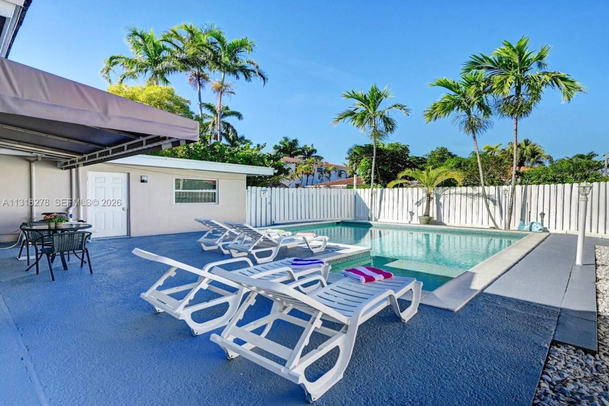House for rent at 825 Harrison St, Hollywood, FL 33019
