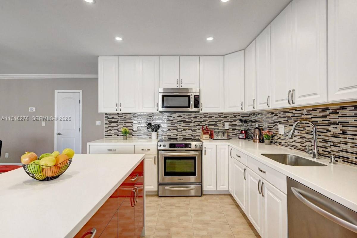 House for rent at 825 Harrison St, Hollywood, FL 33019
