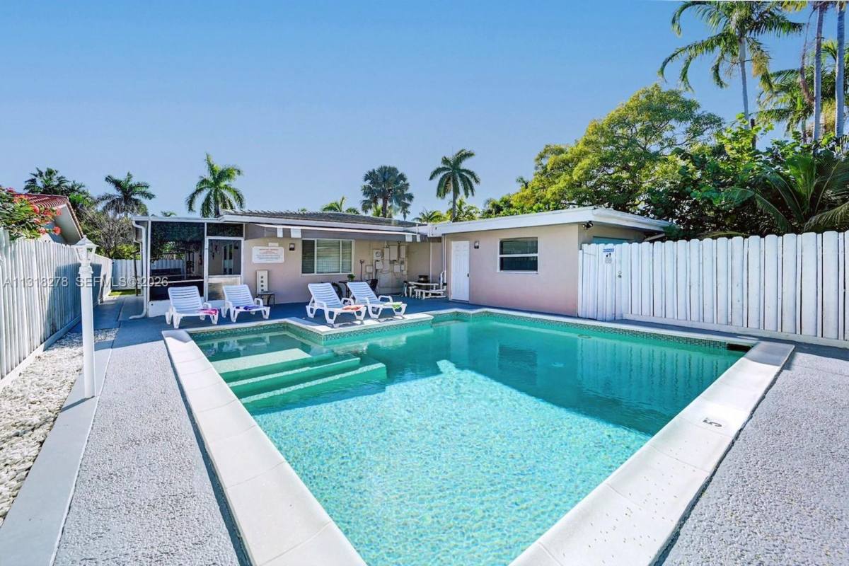 House for rent at 825 Harrison St, Hollywood, FL 33019