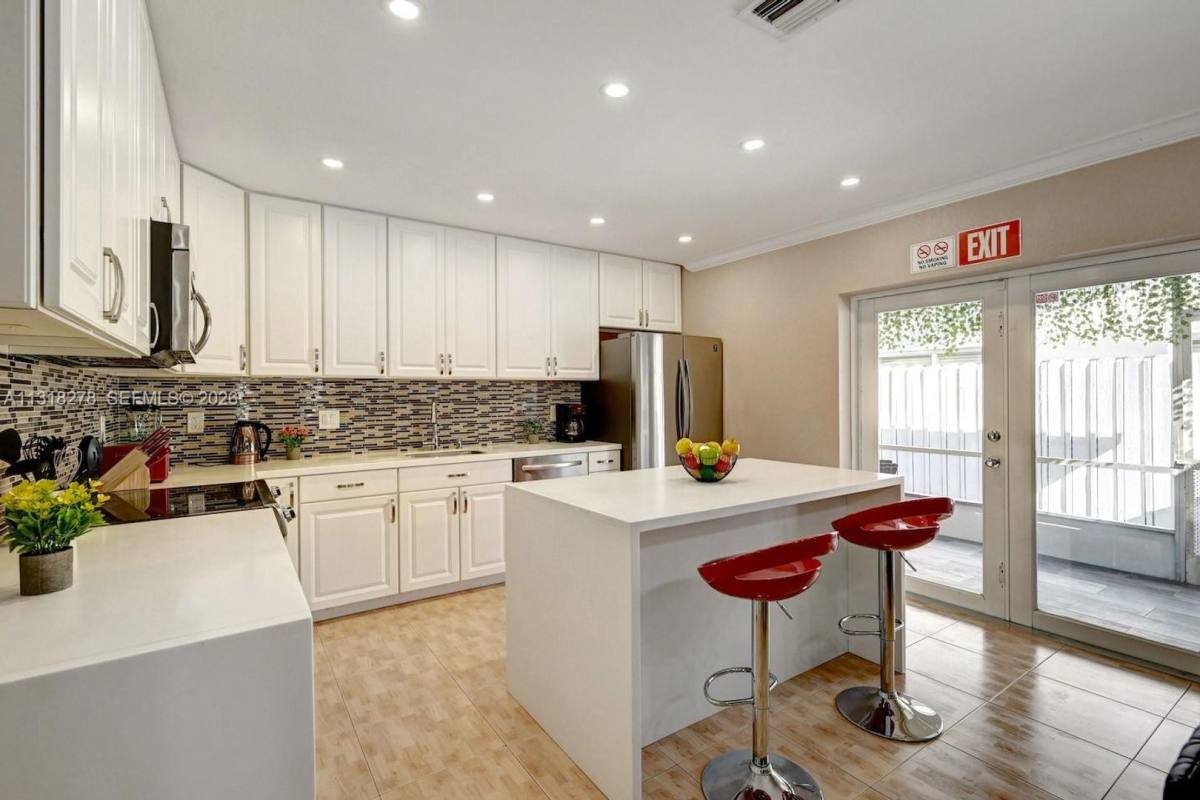 House for rent at 825 Harrison St, Hollywood, FL 33019