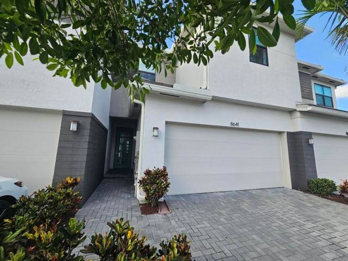Townhouse for rent at 8641 Antarus Dr, Lake Worth, FL 33467