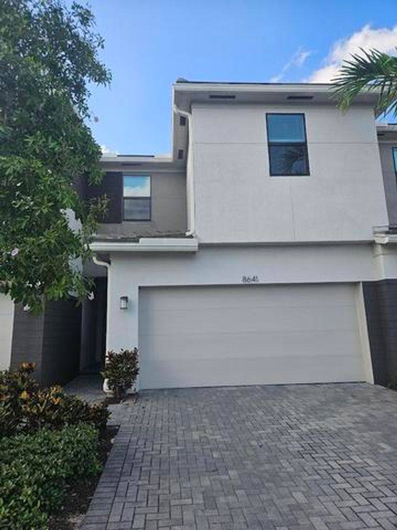 Townhouse for rent at 8641 Antarus Dr, Lake Worth, FL 33467