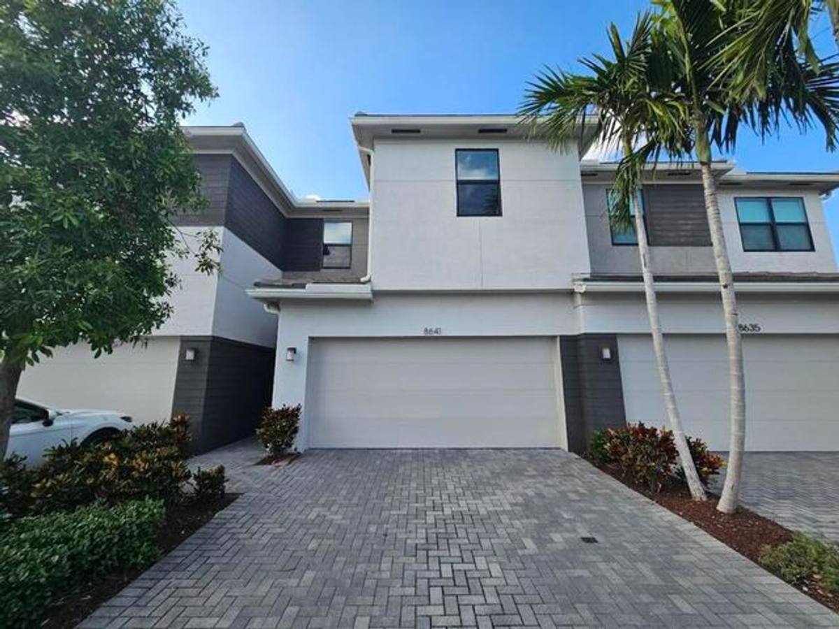 Townhouse for rent at 8641 Antarus Dr, Lake Worth, FL 33467