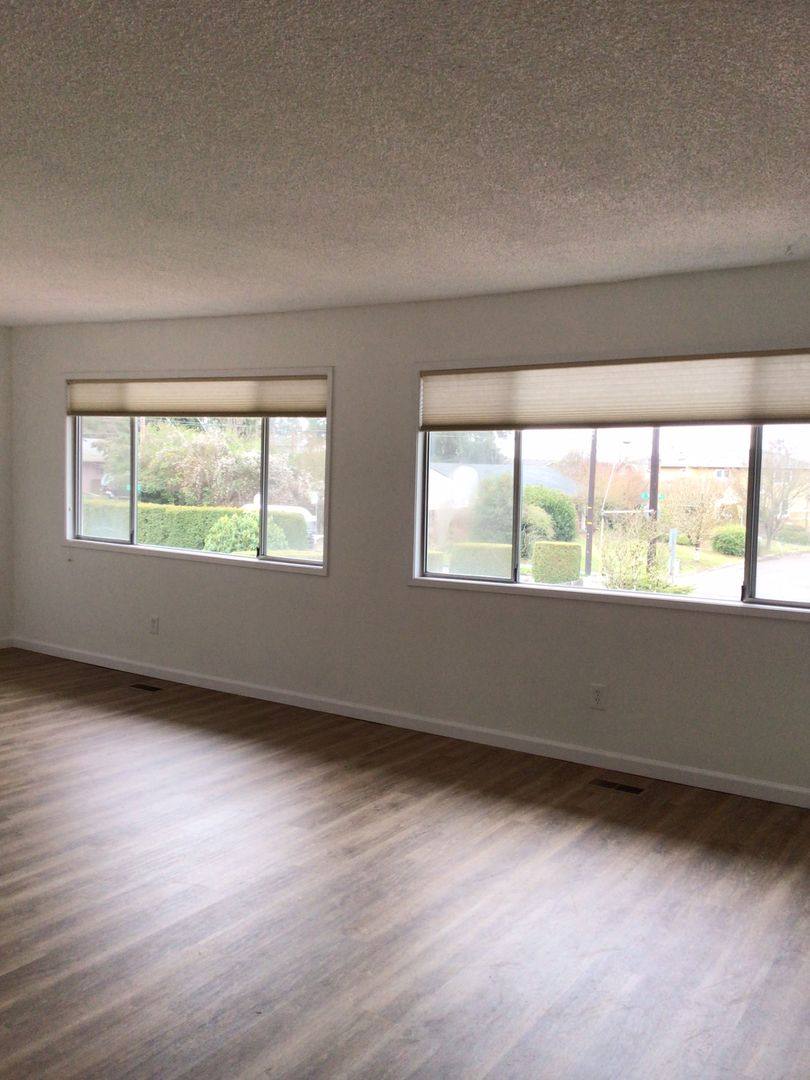 House for rent at 2722 E McLoughlin Blvd, Vancouver, WA 98661