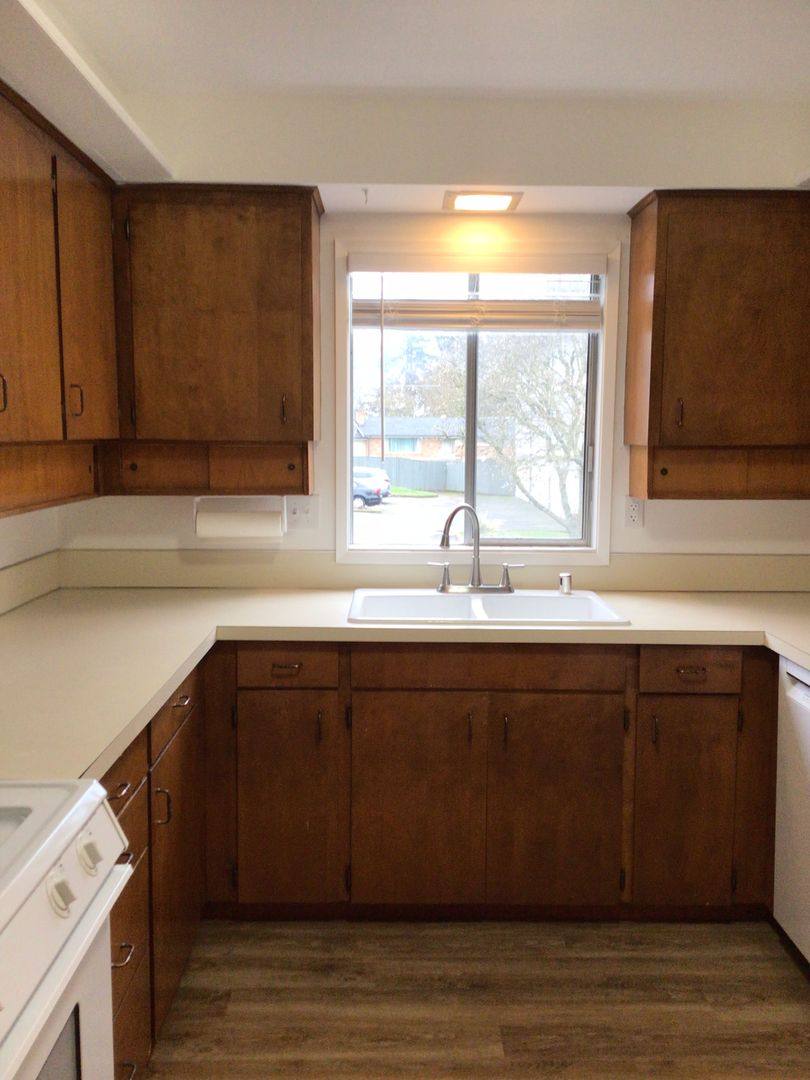House for rent at 2722 E McLoughlin Blvd, Vancouver, WA 98661