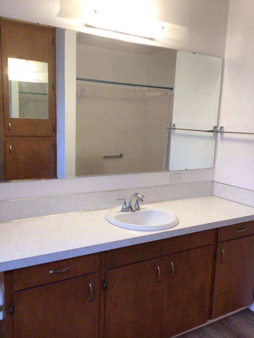 House for rent at 2722 E McLoughlin Blvd, Vancouver, WA 98661