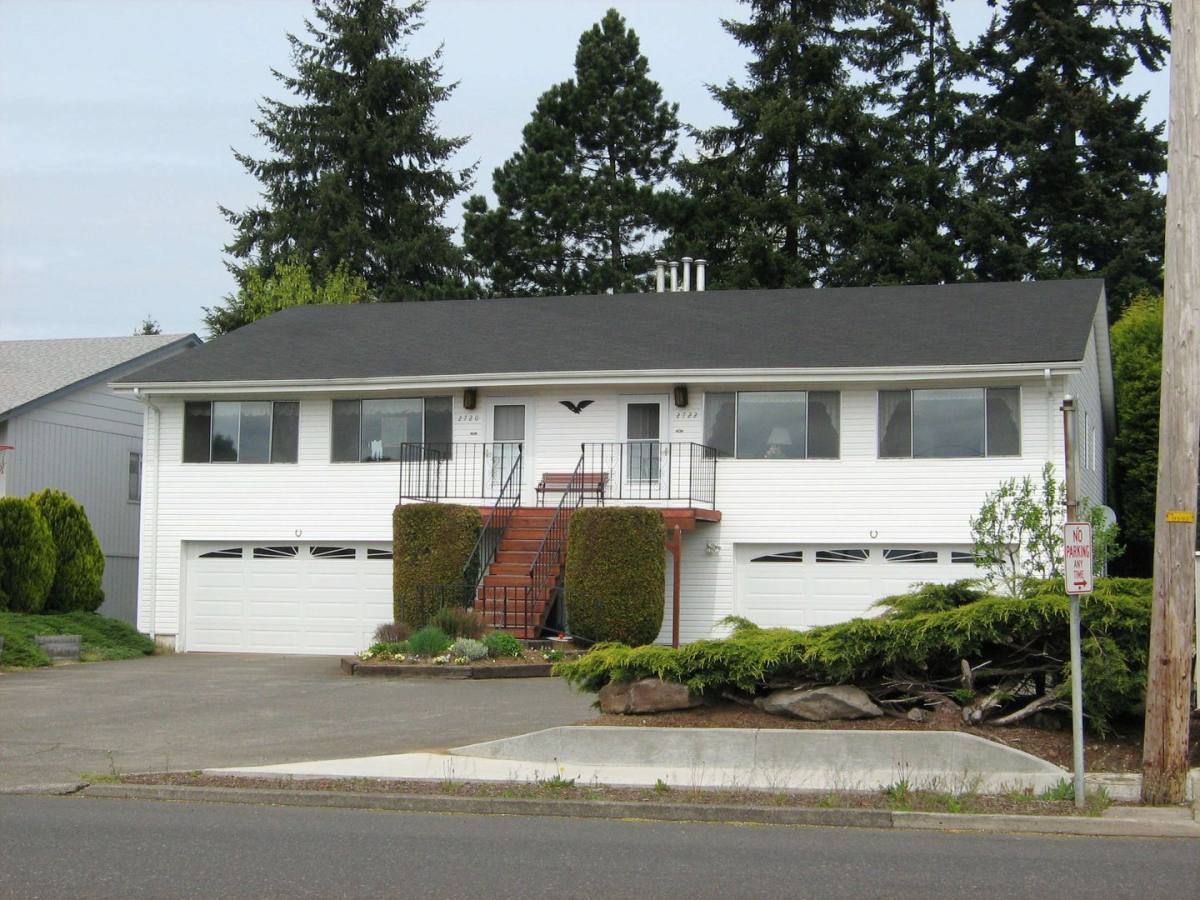 House for rent at 2722 E McLoughlin Blvd, Vancouver, WA 98661
