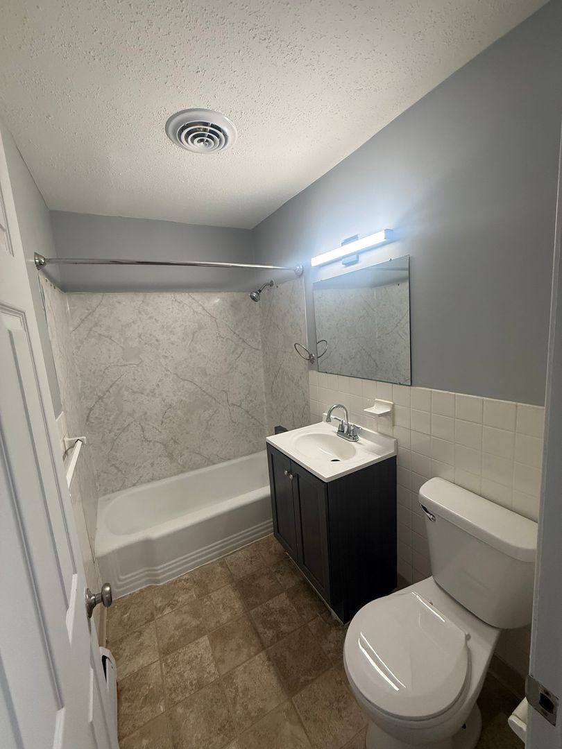 Apartment for rent at 458 English St, Saint Paul, MN 55106