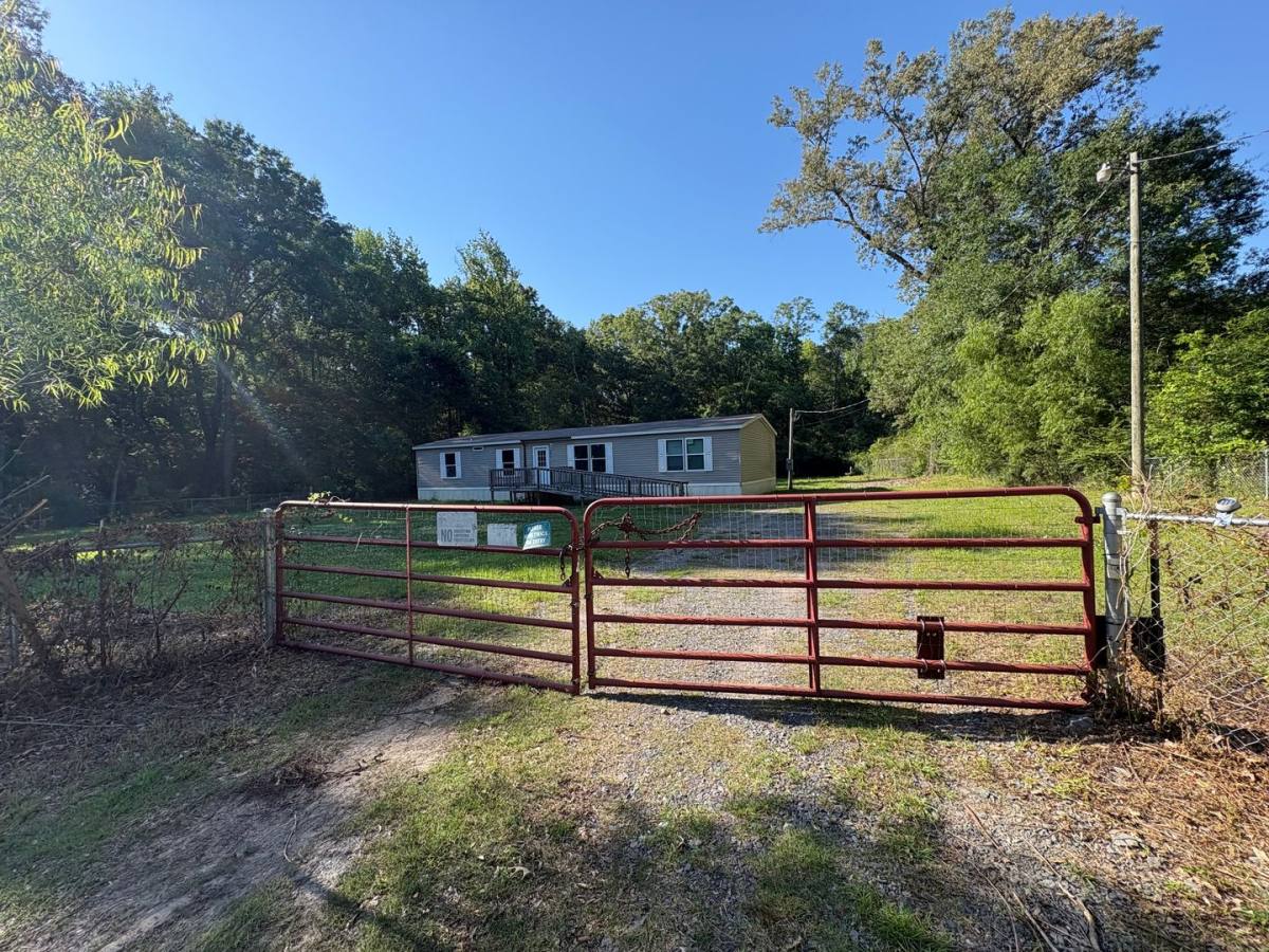 House for rent at 9932 Lareta St, Keithville, LA 71047