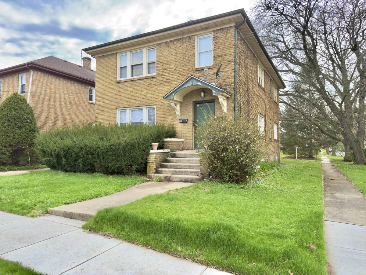 Apartment for rent at 901 & 903 14th St #901, Rockford, IL 61104