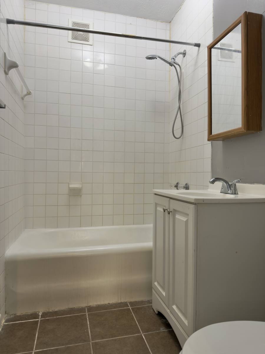 Apartment for rent at 901 & 903 14th St #901, Rockford, IL 61104