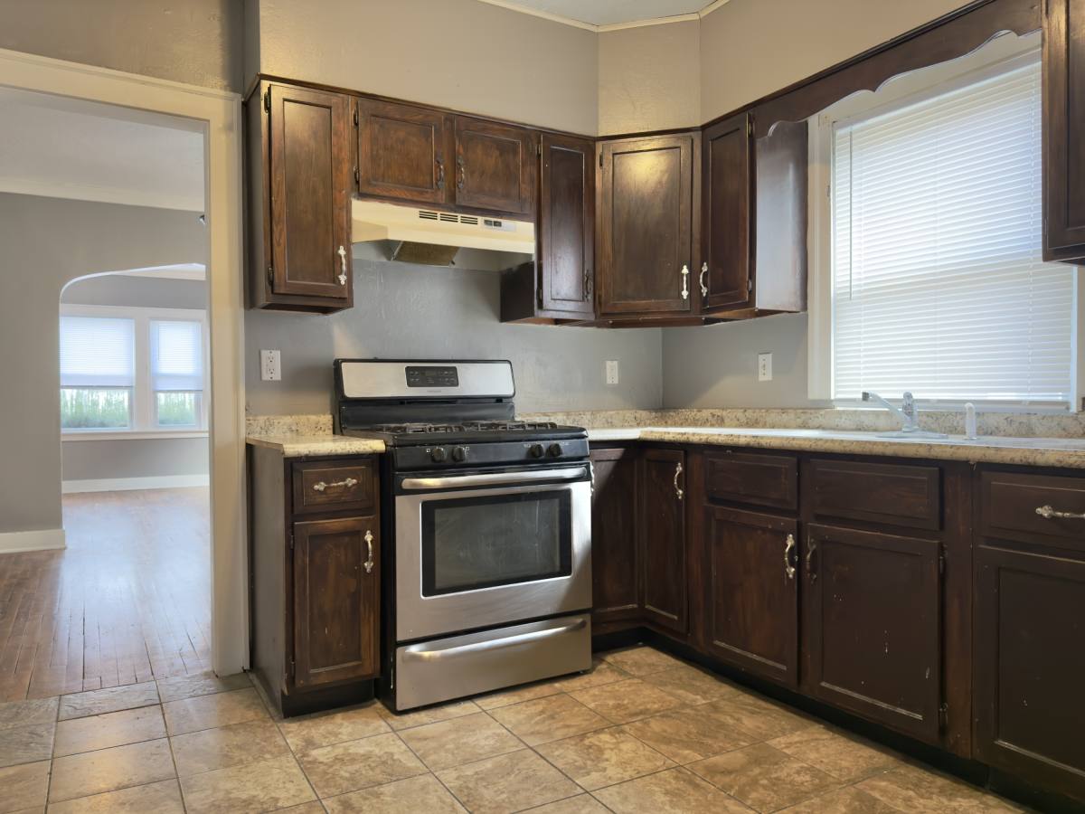 Apartment for rent at 901 & 903 14th St #901, Rockford, IL 61104