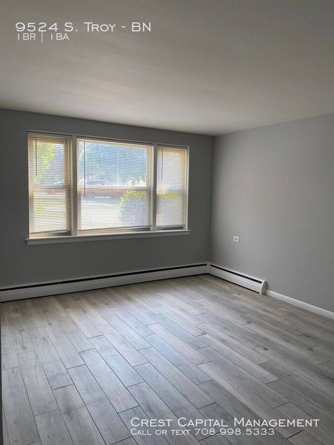 Apartment for rent at 9524 S Troy Ave #GS, Evergreen Park, IL 60805