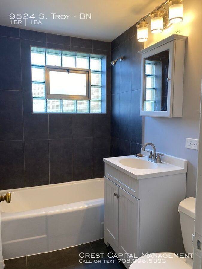 Apartment for rent at 9524 S Troy Ave #GS, Evergreen Park, IL 60805