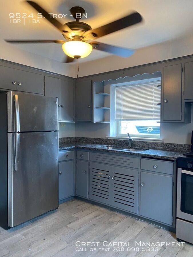 Apartment for rent at 9524 S Troy Ave #GS, Evergreen Park, IL 60805