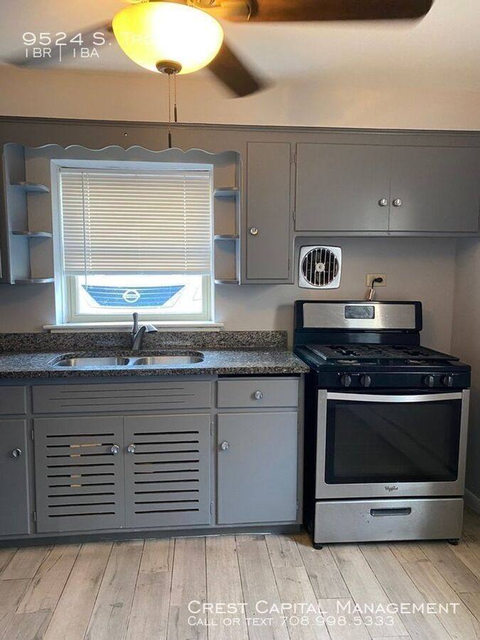 Apartment for rent at 9524 S Troy Ave #GS, Evergreen Park, IL 60805