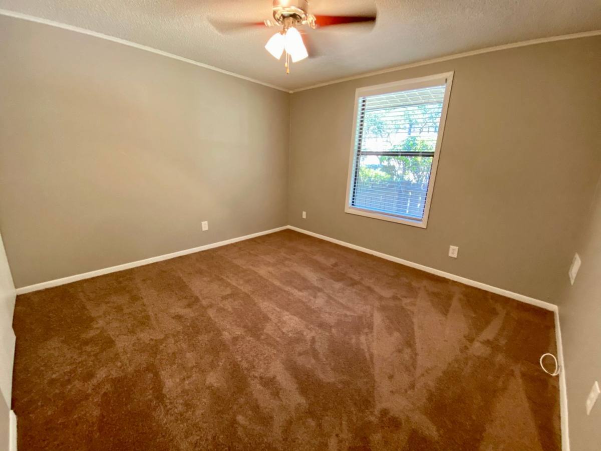 Apartment for rent at 2100 Apalachee Parkway, Tallahassee, FL 32301