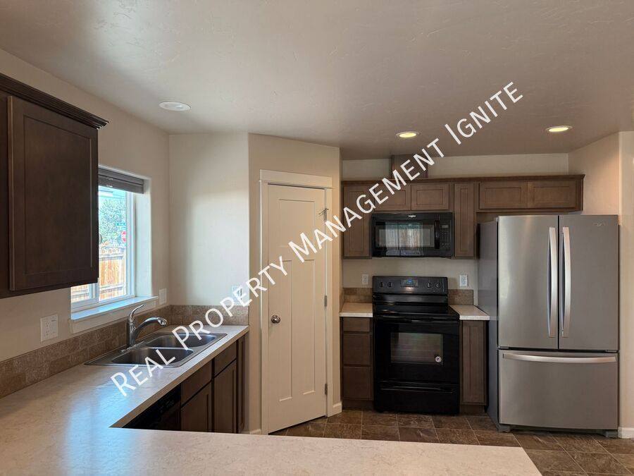 House for rent at 64625 Wood Ave, Bend, OR 97703