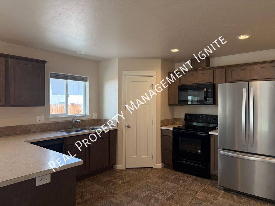House for rent at 64625 Wood Ave, Bend, OR 97703