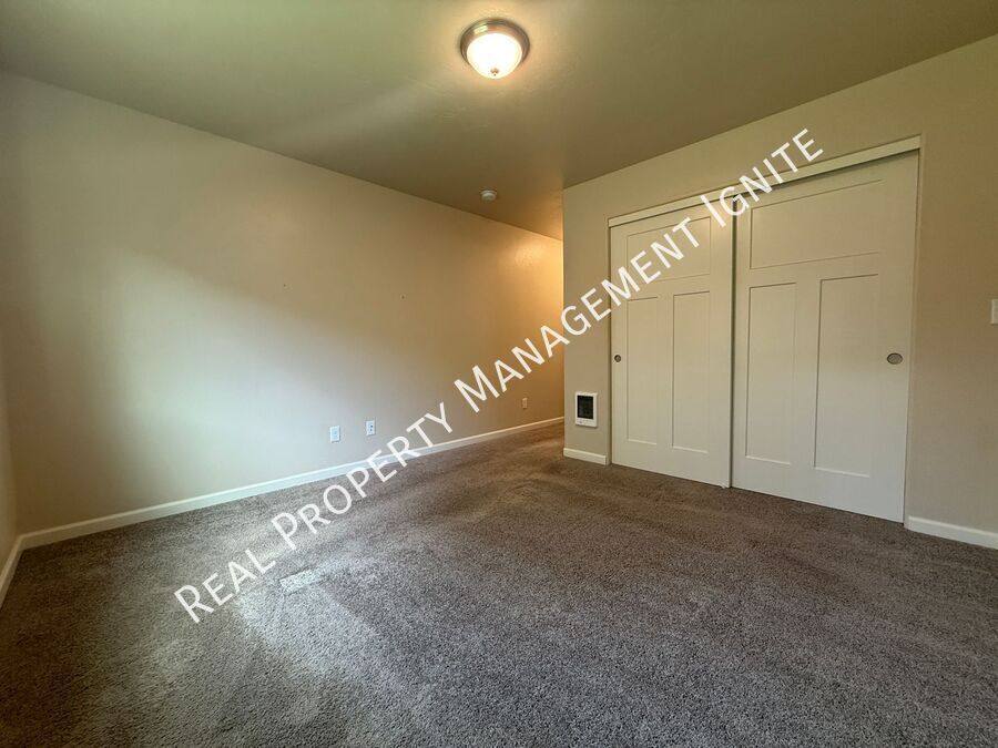 House for rent at 64625 Wood Ave, Bend, OR 97703