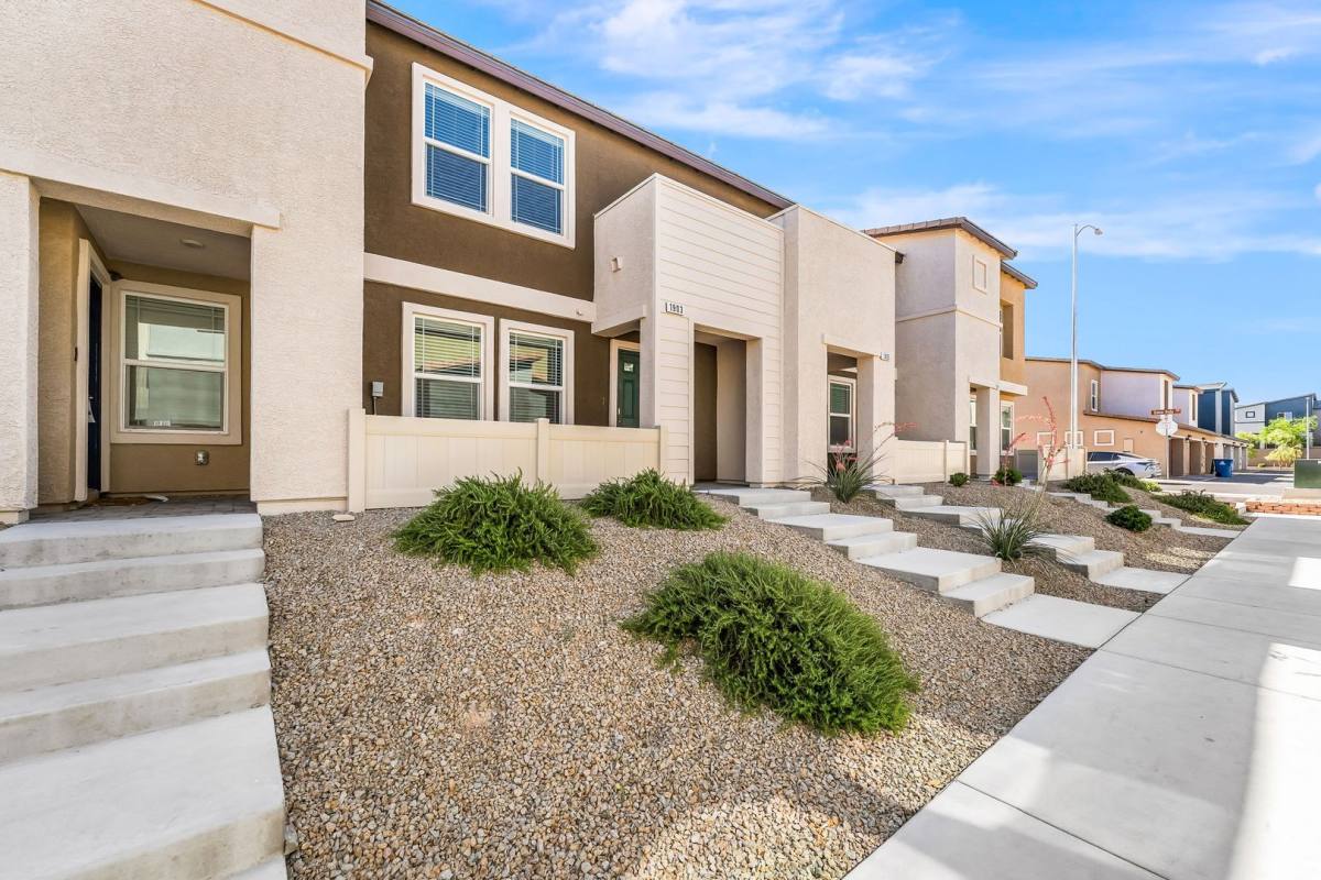 Townhouse for rent at 1903 Omaggio Vista St, Henderson, NV 89044