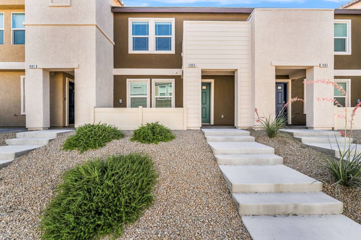 Townhouse for rent at 1903 Omaggio Vista St, Henderson, NV 89044