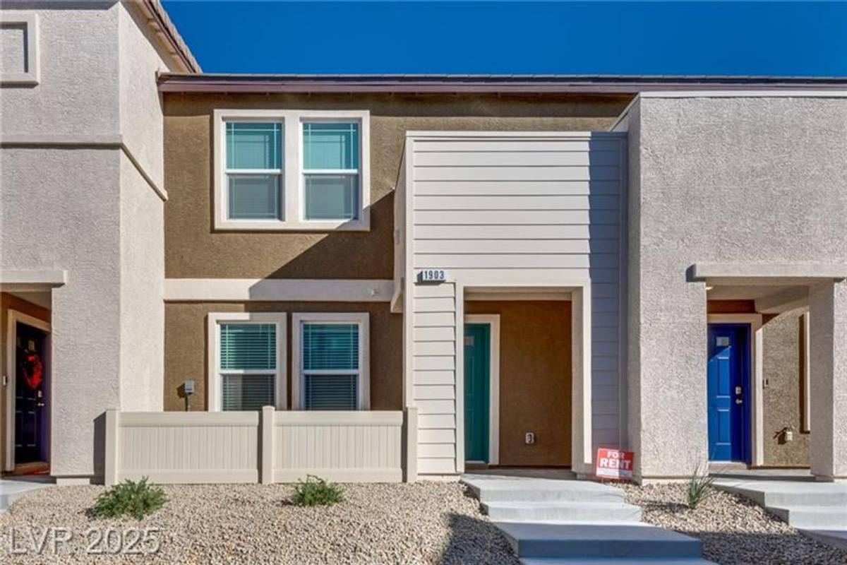 Townhouse for rent at 1903 Omaggio Vista St, Henderson, NV 89044