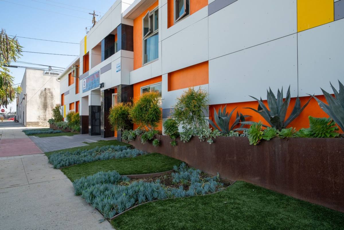 Apartment for rent at 210 E 29th St, Long Beach, CA 90806