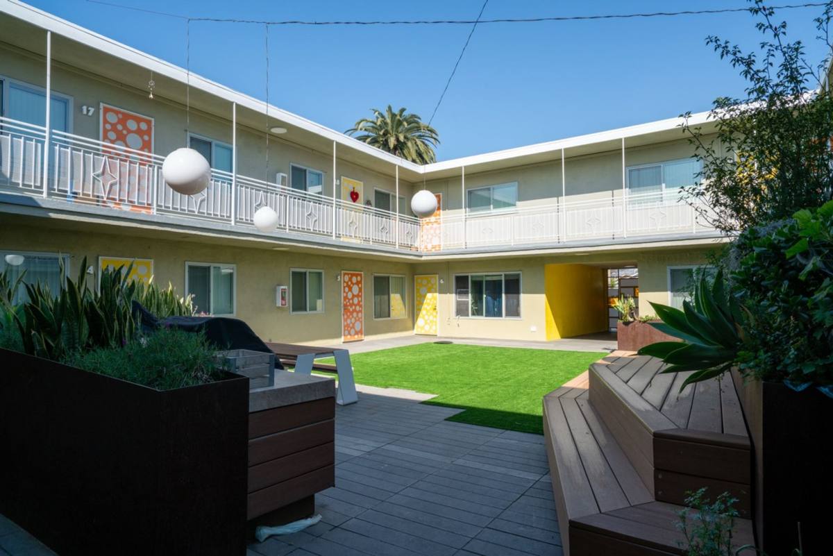 Apartment for rent at 210 E 29th St, Long Beach, CA 90806