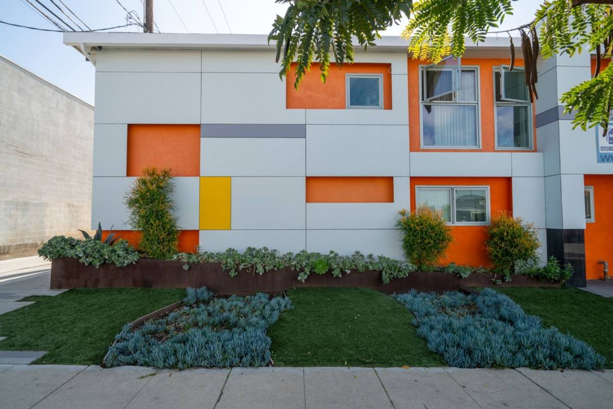Apartment for rent at 210 E 29th St, Long Beach, CA 90806