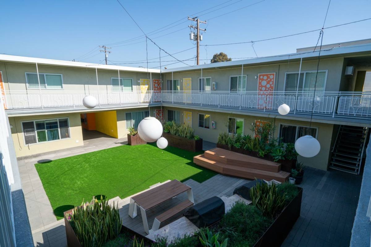 Apartment for rent at 210 E 29th St, Long Beach, CA 90806