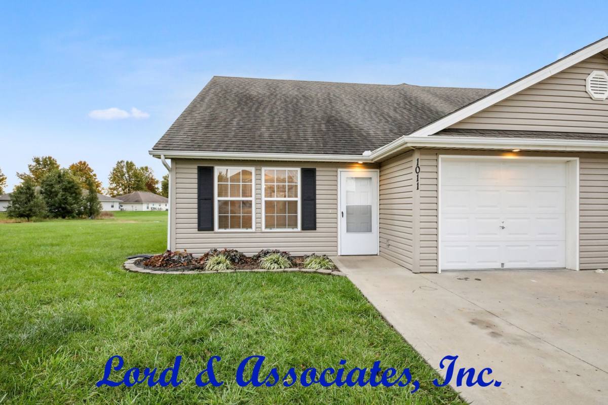 Townhouse for rent at 1013 NW Willow Dr, Grain Valley, MO 64029