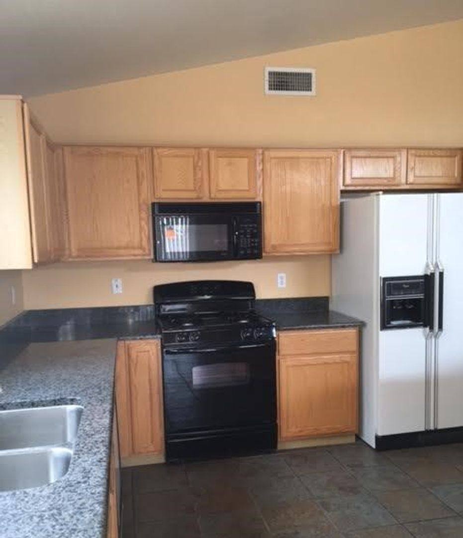 House for rent at 7078 W Hunnington Dr, Tucson, AZ 85743
