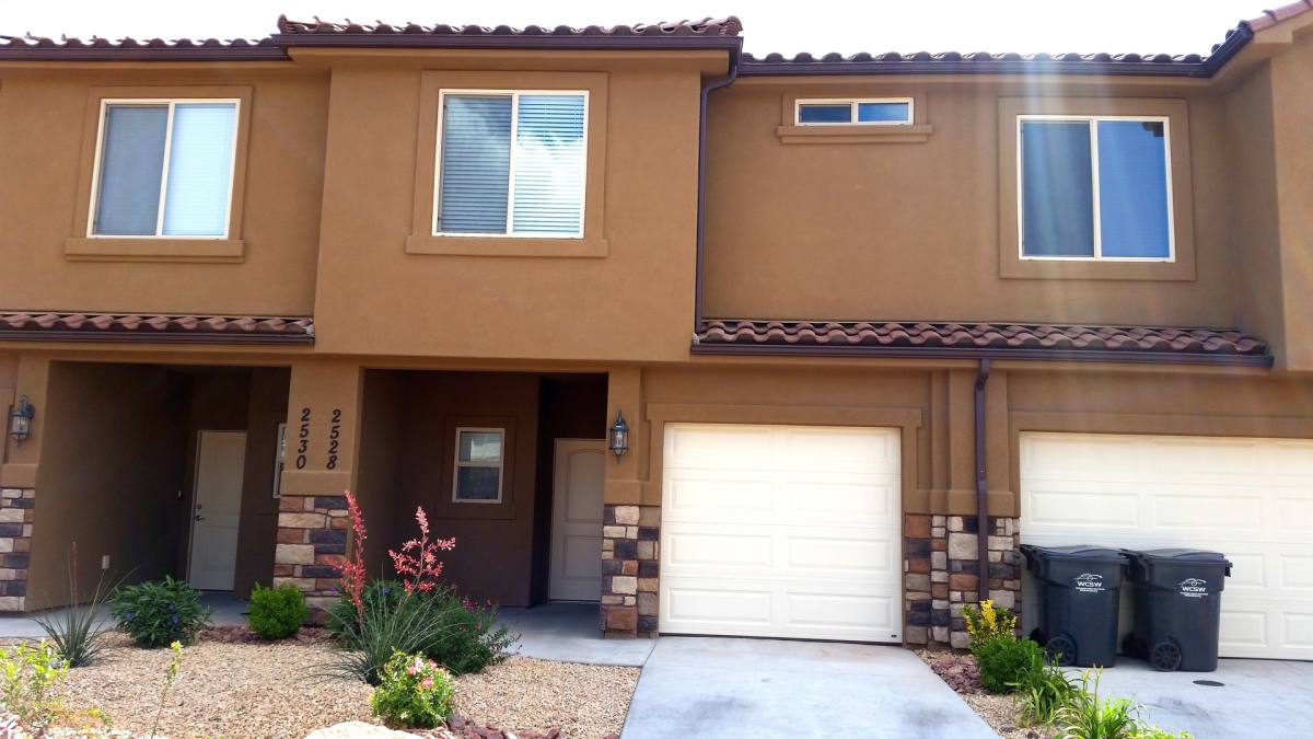 Townhouse for rent at 2528 Manzoni Rd, Santa Clara, UT 84765