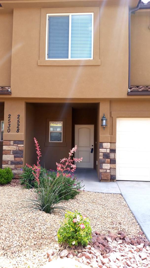 Townhouse for rent at 2528 Manzoni Rd, Santa Clara, UT 84765