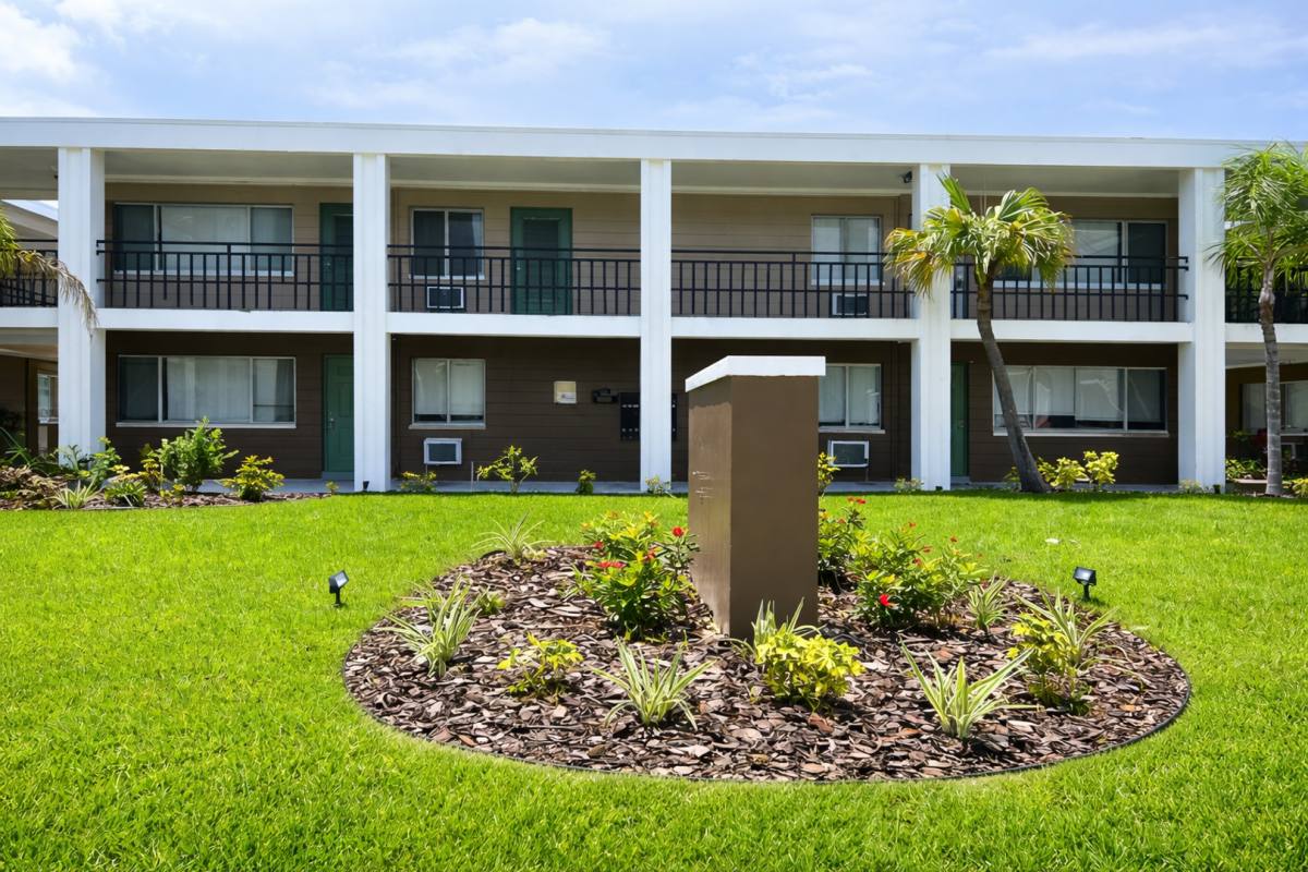 Apartment for rent at 2729 4th St S, Saint Petersburg, FL 33705