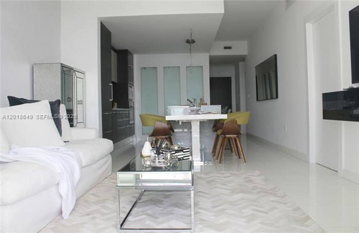 Apartment for rent at 900 Biscayne Blvd, Miami, FL 33132