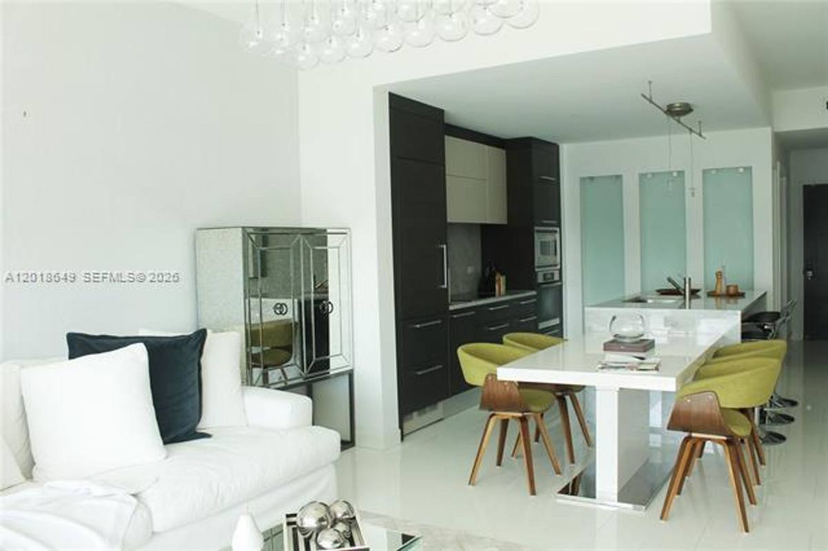 Apartment for rent at 900 Biscayne Blvd, Miami, FL 33132