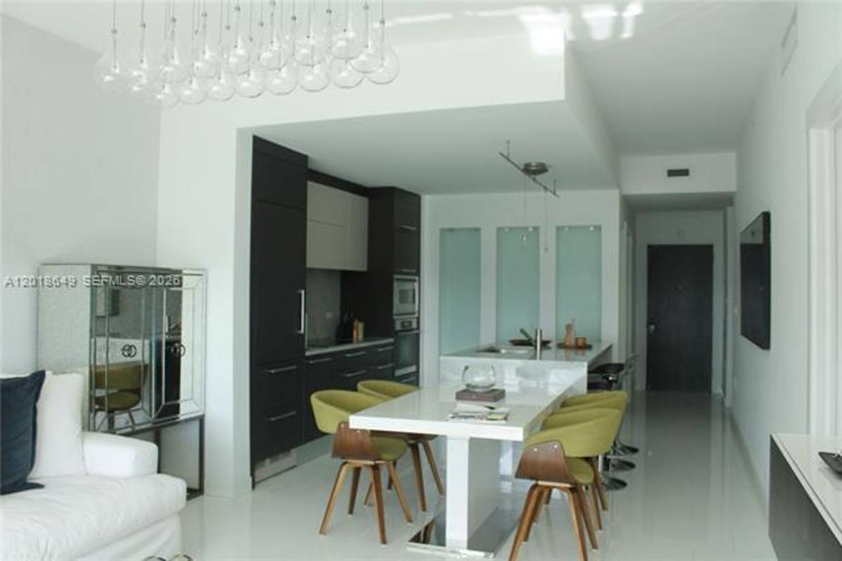 Apartment for rent at 900 Biscayne Blvd, Miami, FL 33132