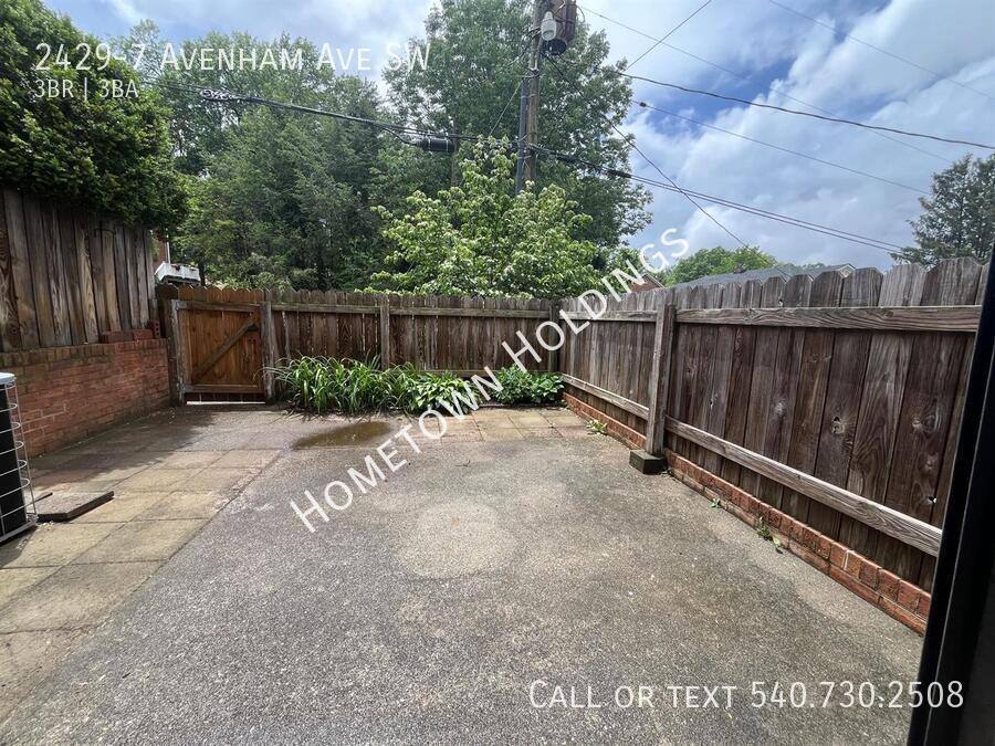 House for rent at 2429-7 Avenham Ave SW, Roanoke, VA 24014