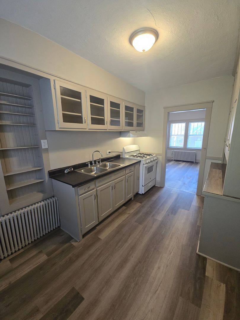 Apartment for rent at 1531-1533 12th Ave, Rockford, IL 61104