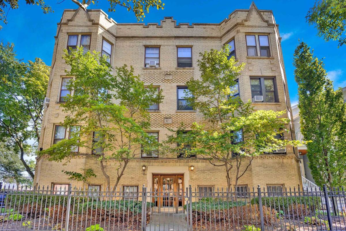 Apartment for rent at 5073 N Wolcott Ave, Chicago, IL 60640