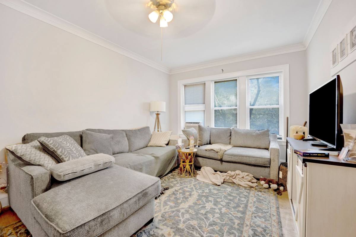 Apartment for rent at 5073 N Wolcott Ave, Chicago, IL 60640