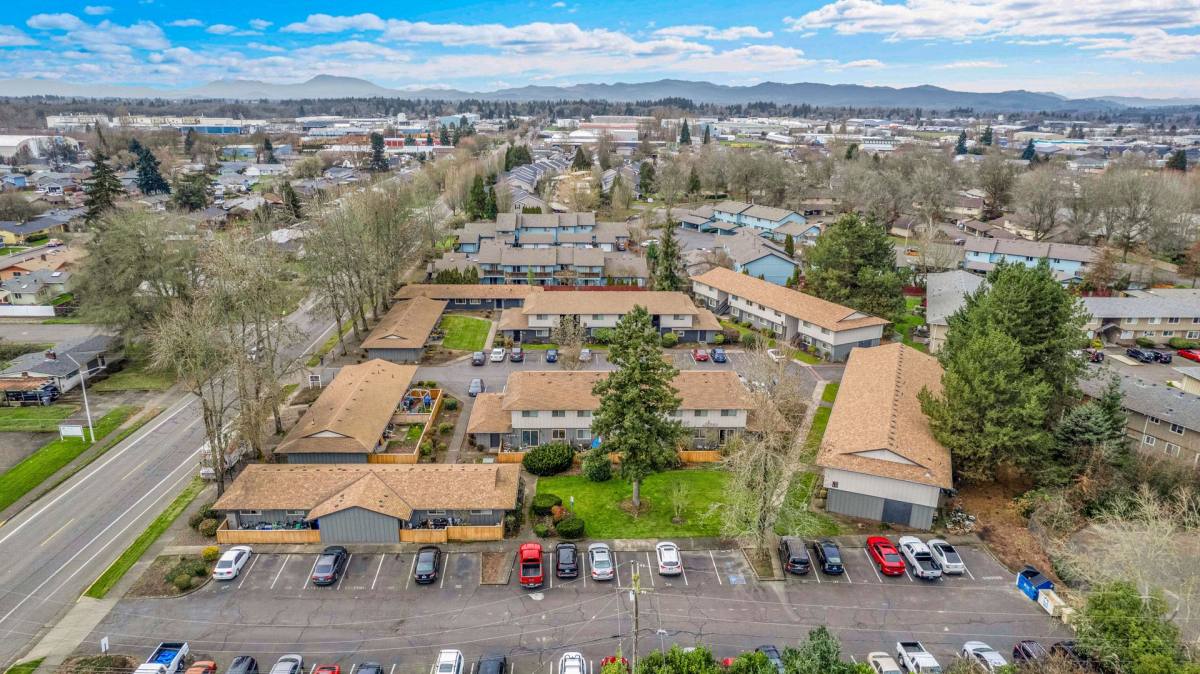 Apartment for rent at 625 34th Avenue, SE, Albany, OR 97322
