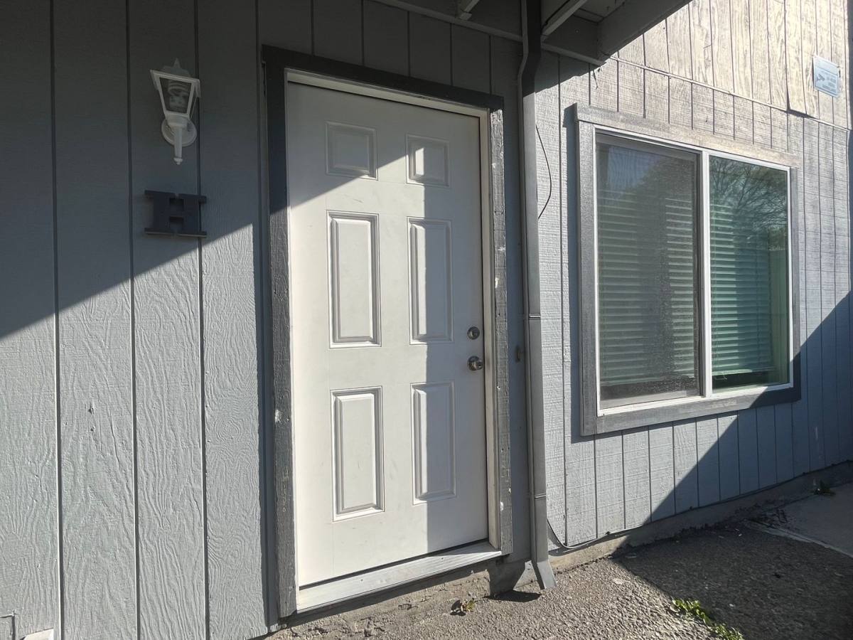 Apartment for rent at 2555 W Steele Lane, Santa Rosa, CA 95403
