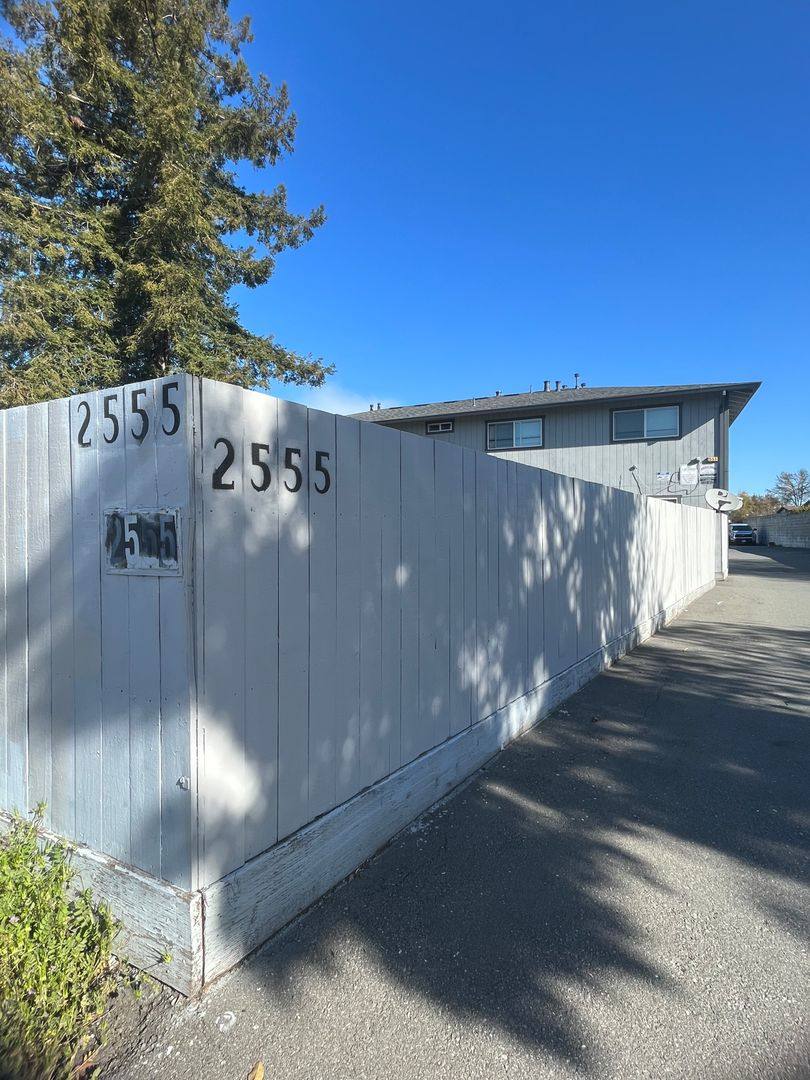 Apartment for rent at 2555 W Steele Lane, Santa Rosa, CA 95403