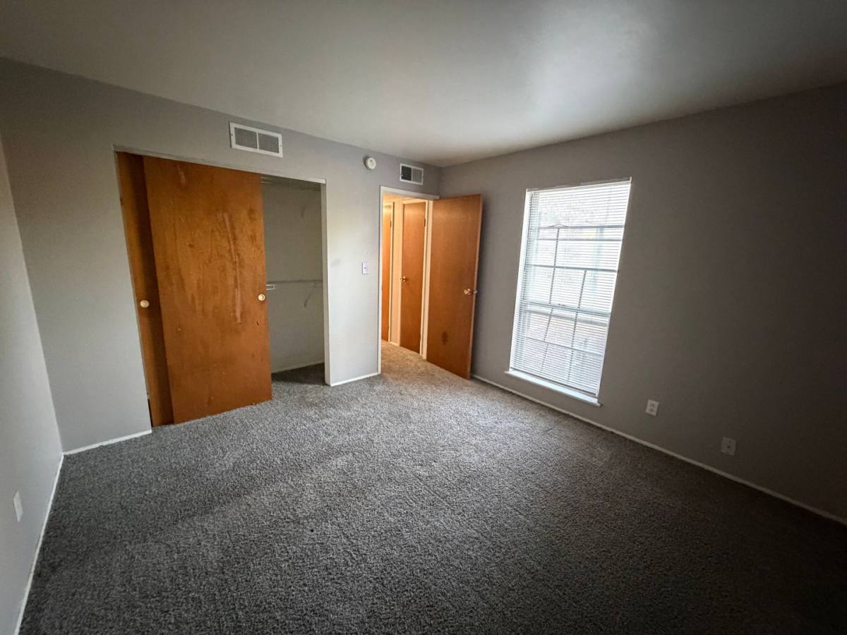 Apartment for rent at 919 W Crestwood Dr, Peoria, IL 61614