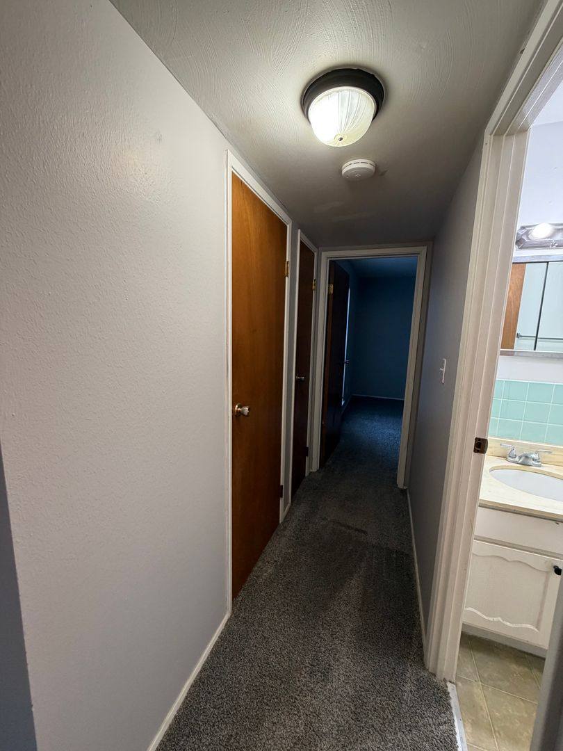 Apartment for rent at 919 W Crestwood Dr, Peoria, IL 61614
